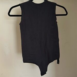 Skims Essential Crewneck Sleeveless Bodysuit
